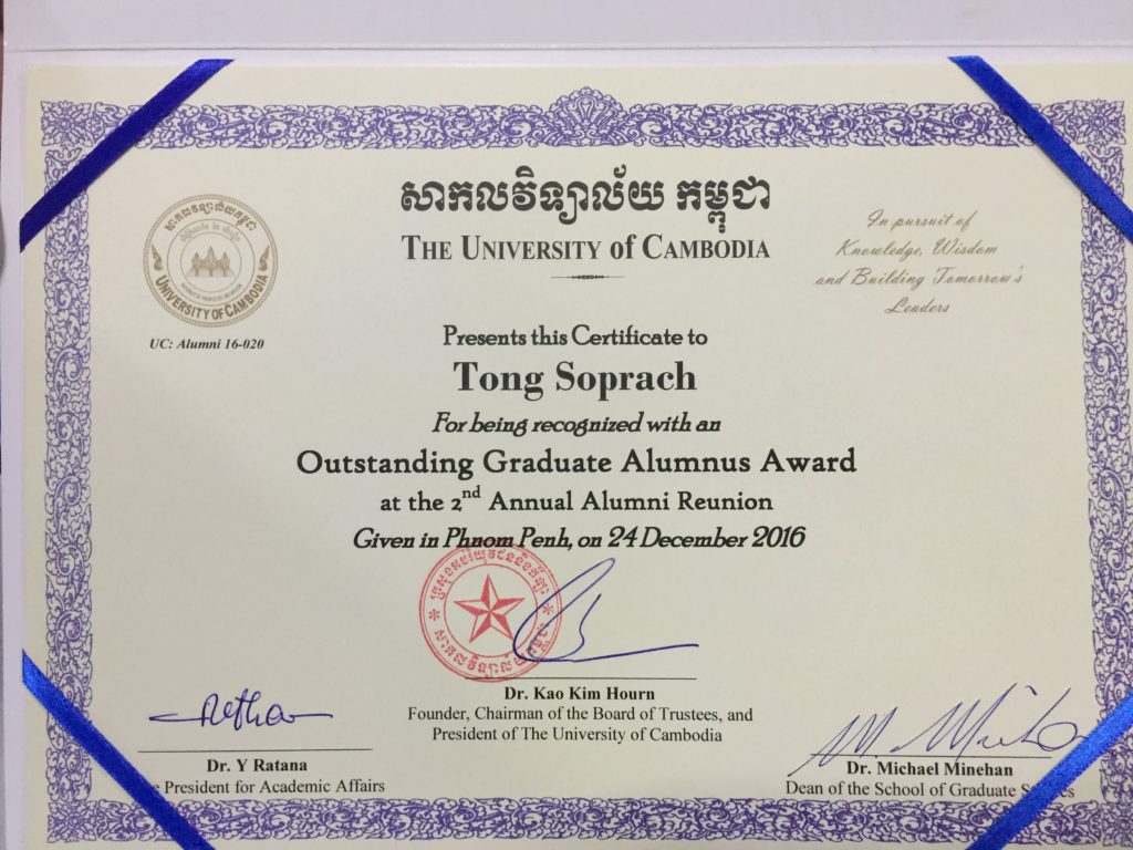 Tong Soprach received the Outstanding Graduate Alumnus Award from UC, 24 December 2016.