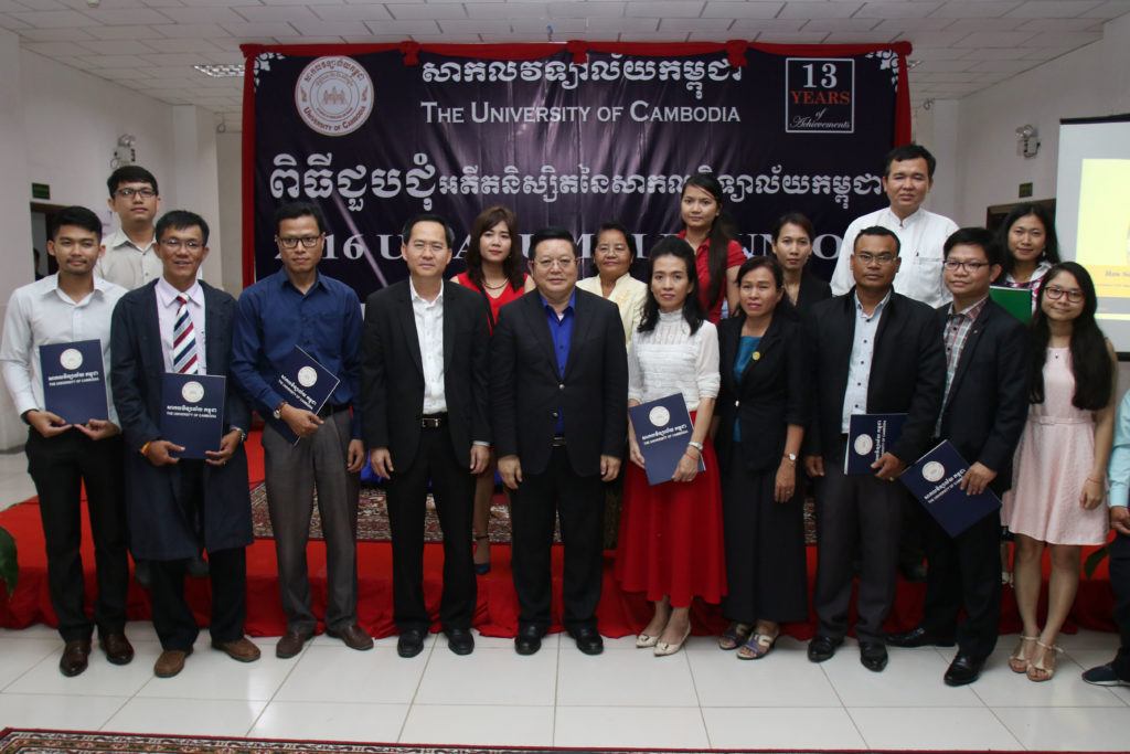 Tong Soprach, other Awardees and UC President were taken a photo at the ceremony on 24 December 20016. 